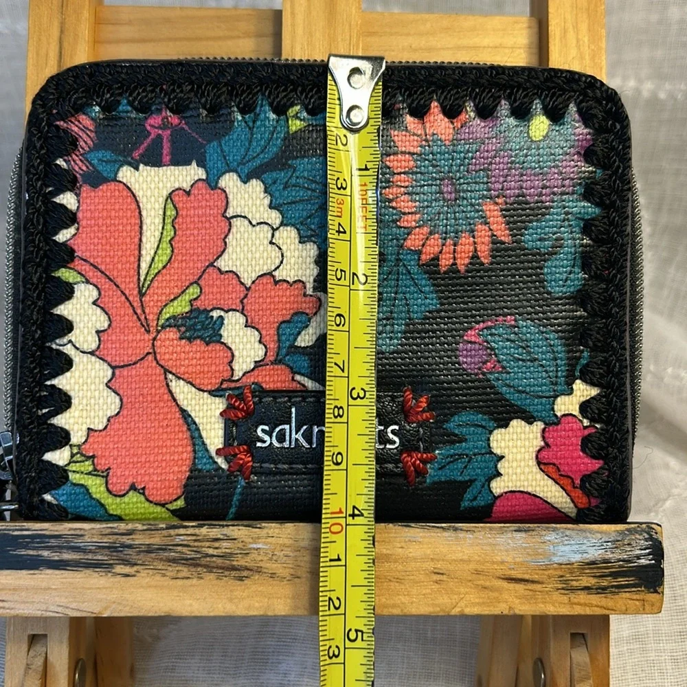 NWOT Sakroot zip around amazing wallet, never used